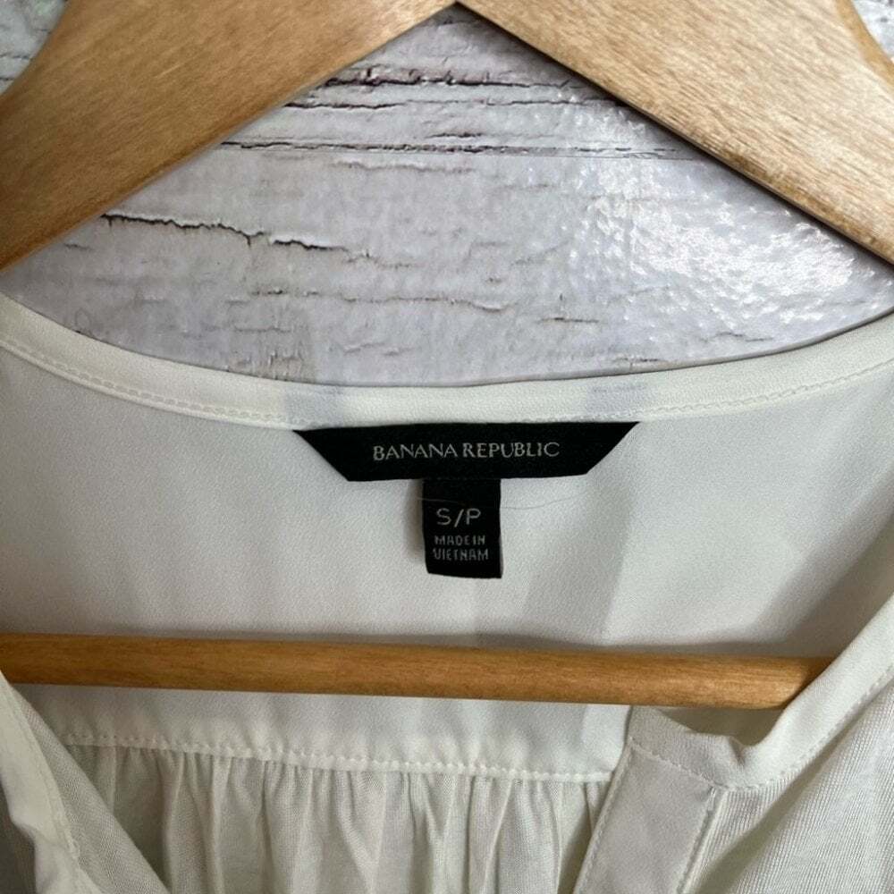 Banana republic cream ivory blouse sleeveless size small top - Picture 4 of 7